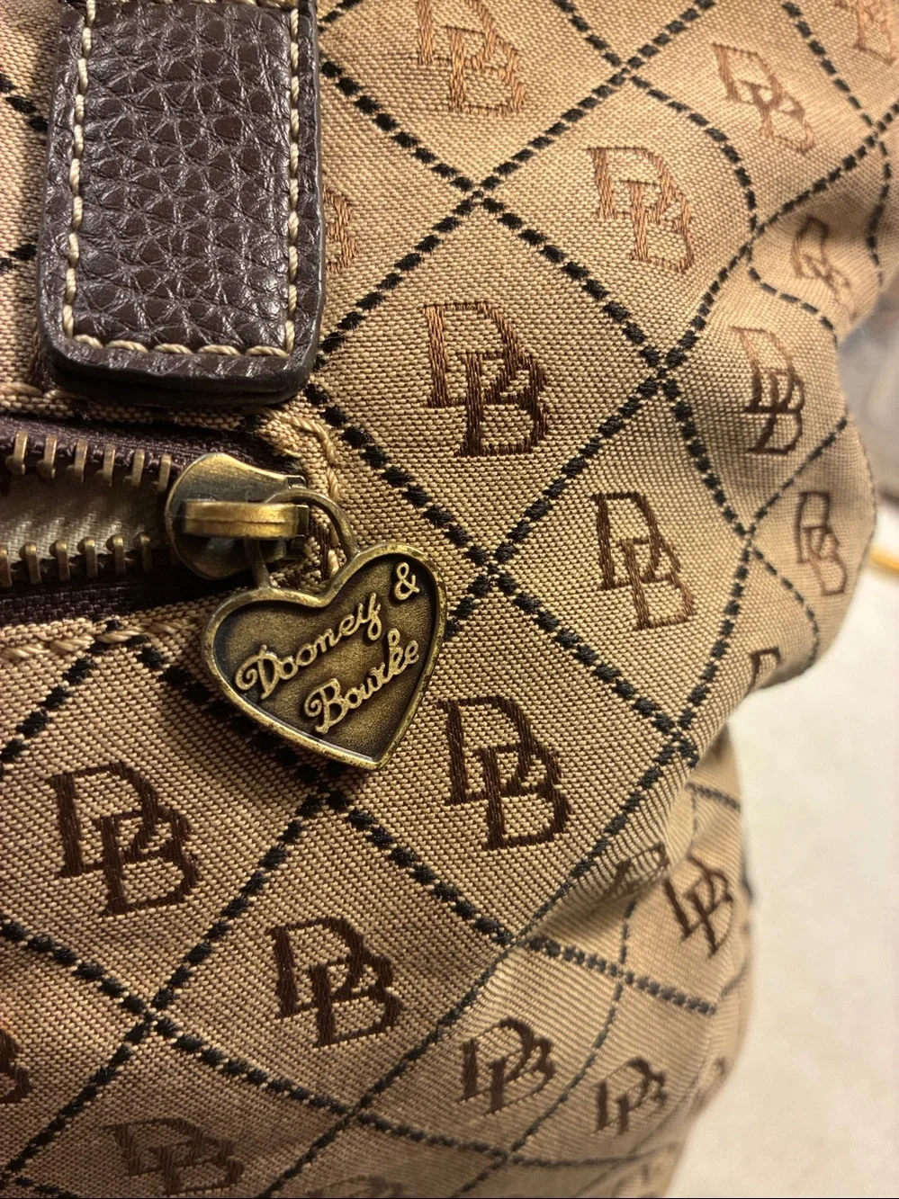 Dooney & Bourke signature db
